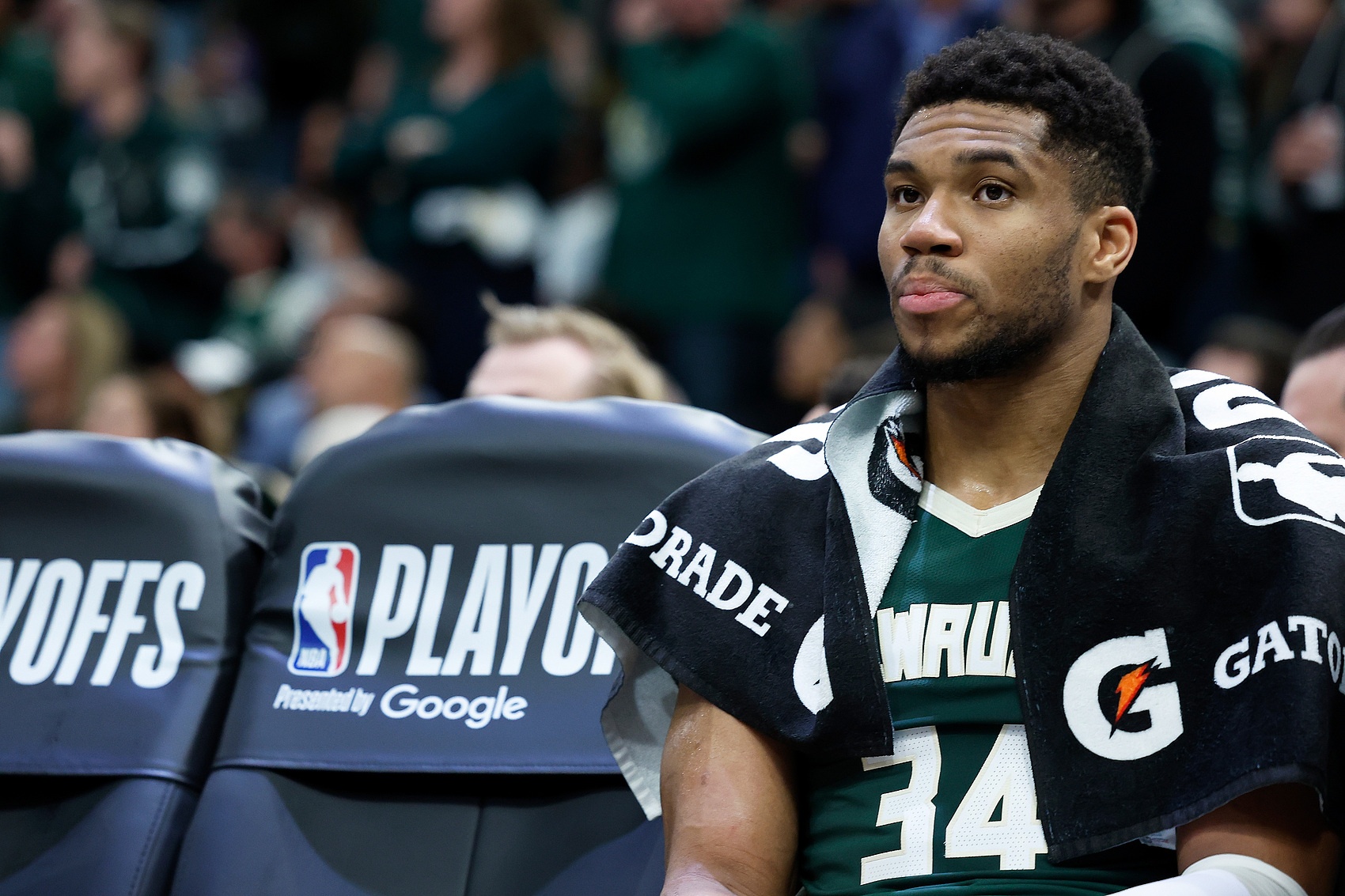 Shams：字母不会只看一天的情况就决定未来 会持续评估争冠可能