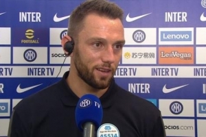 开云体育-德弗里：国米三大传奇是大罗、斯内德和岩石 乔丹和德约给我启发